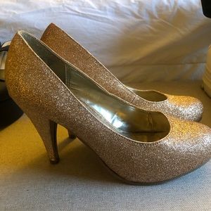 Gold sparkle pumps size 8